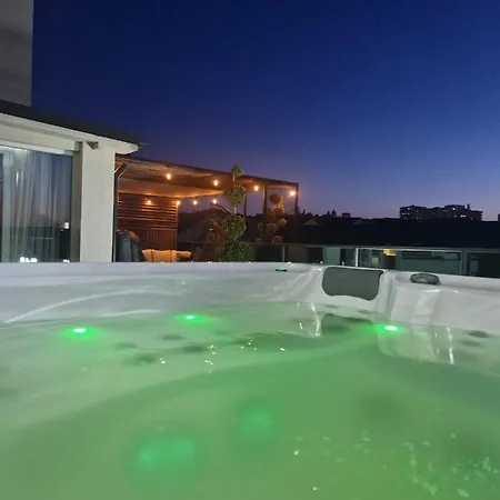Gavas Jacuzzi & Panoramic View Apartment